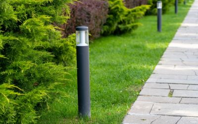 spark-lighting-solar-bollards-on-lawn